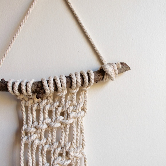 Hanging - Picture 2 of 6